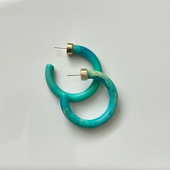 Like New! Kendra Scott Savannah 2” Clay Hoop Earrings, Turquoise, Gold Statement - Picture 3 of 4